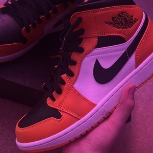 Jordan 1 mid taxi